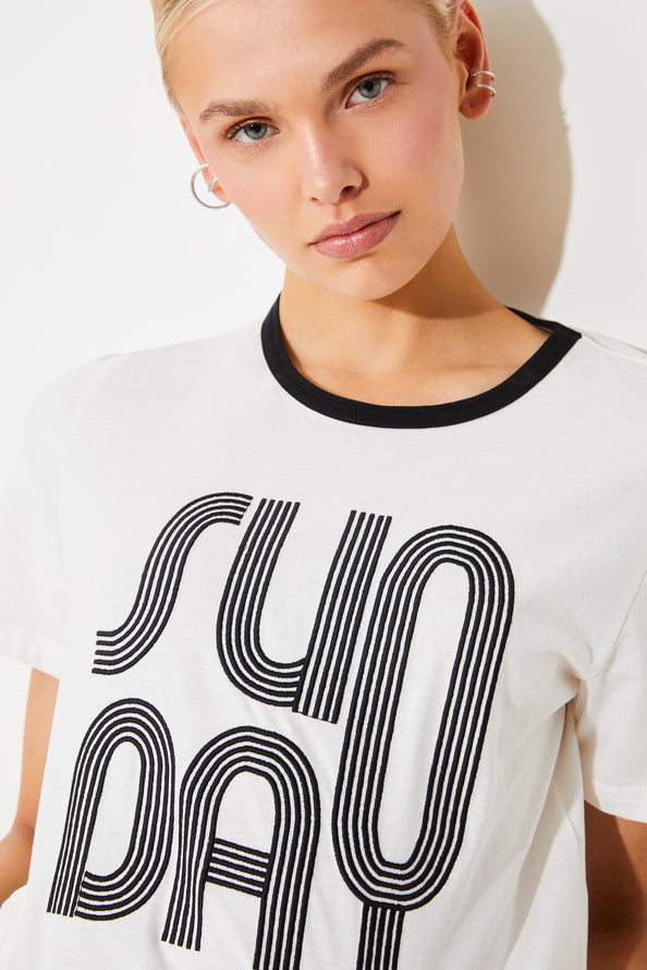 Camiseta con mensaje – Sunday