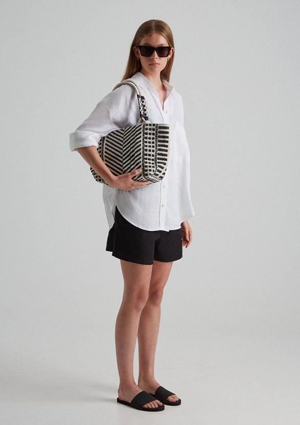 Bolso mini tote – diseño gráfico blanco y negro