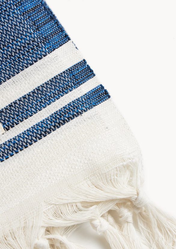 Toalla de playa – azul liso con flecos
