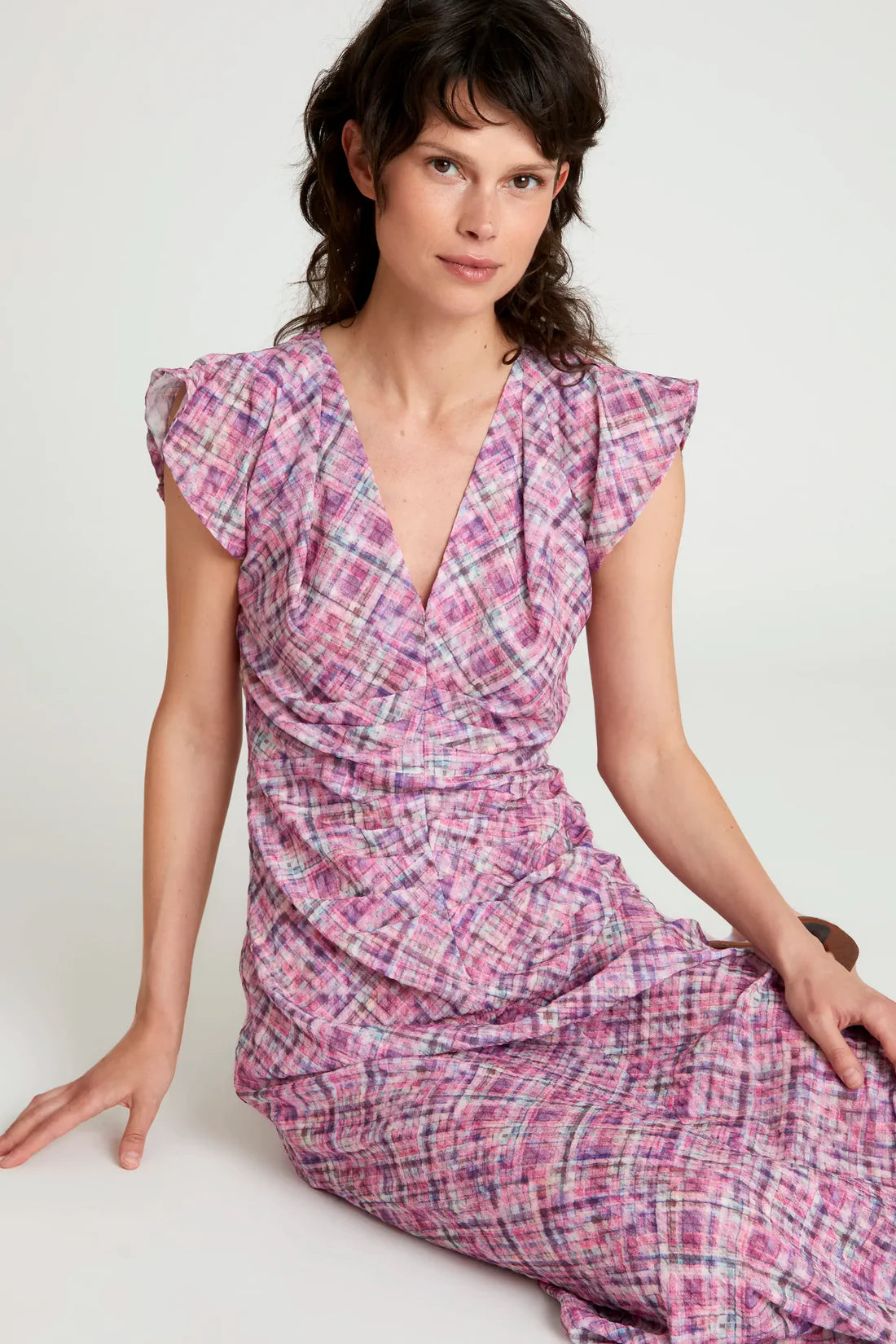Vestido midi de cuadros en tono rosa
