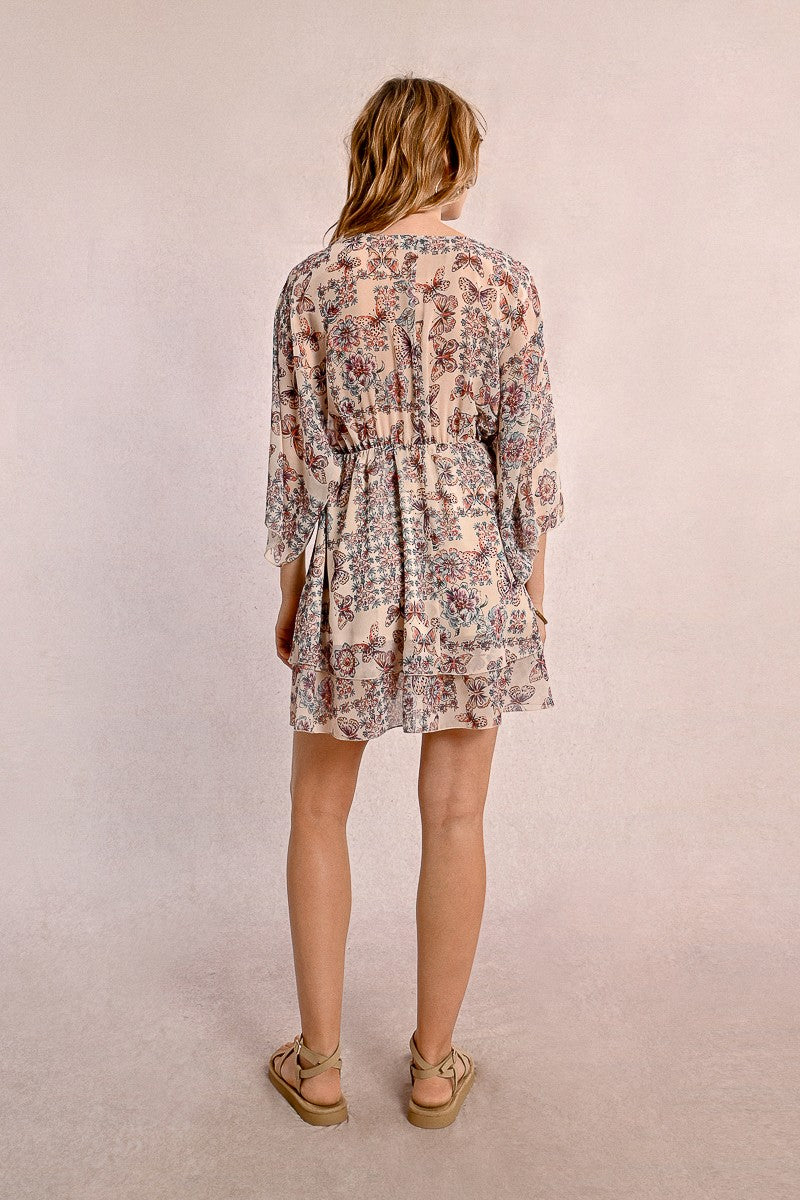 Vestido con estampado – mangas mariposa y volantes