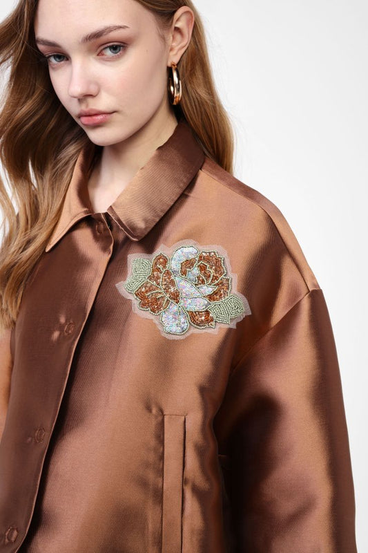 Blazer corto con flor bordada - DIXIE