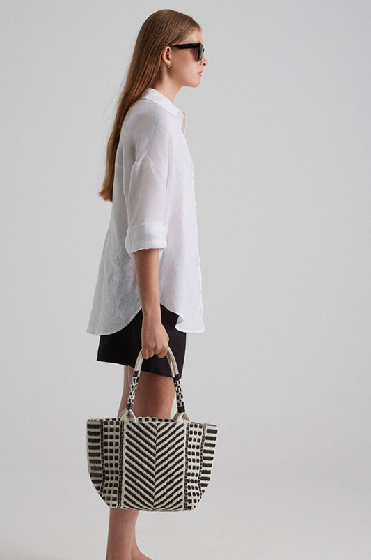 Bolso mini tote – diseño gráfico blanco y negro