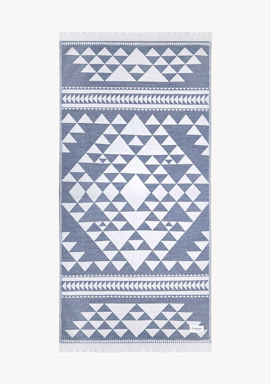 Toalla de playa – estampado geométrico en blanco y azul