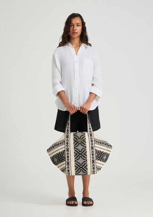 Bolso tote grande – diseño artesanal en blanco y negro
