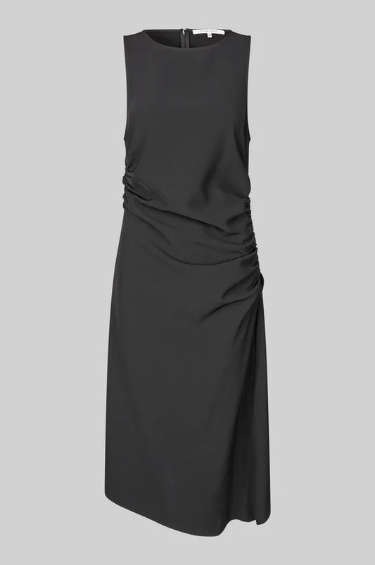 Vestido ajustado con efecto drapeado