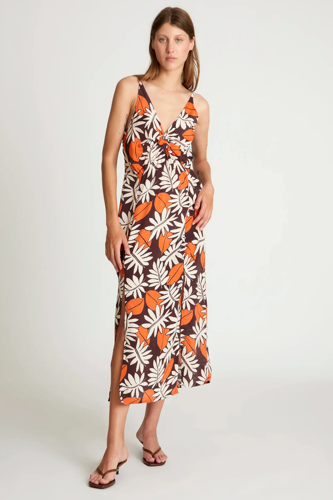 Vestido midi – estampado floral vegetal