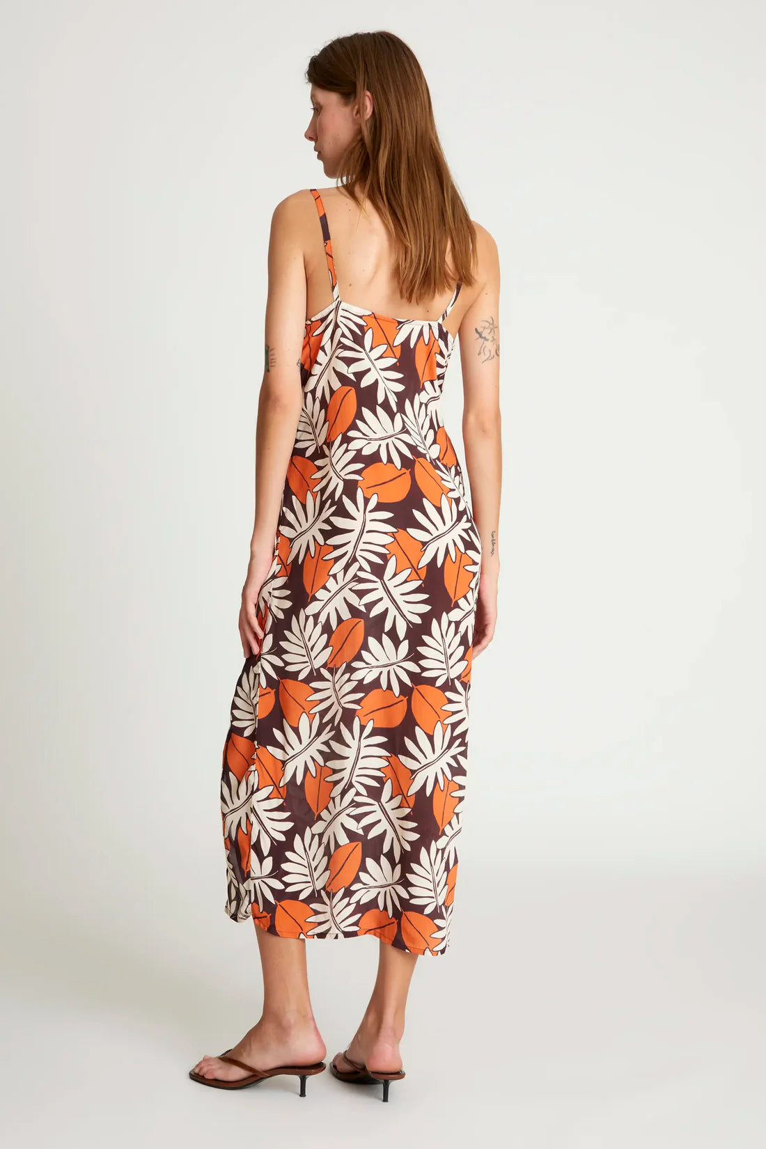 Vestido midi – estampado floral vegetal