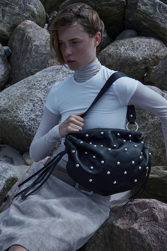 Bolso Iris con tachuelas plateadas  - SILFEN STUDIO